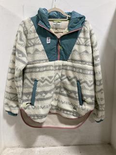 Lot 882  
            Chesterfield SR45 - Parcel Delivery Only 

                
PASSANGER BEAUMONT RECYCLED SHERPA HOODED FLEECE MOUNTAIN GEO VINTAGE WHITE UK SI...