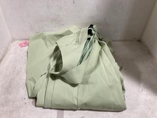 Lot 883  
            Chesterfield SR45 - Parcel Delivery Only 

                
PRETTYLITTLETHING SAGE GREEN HALTERNECK TIE DETAIL RUCHED MIDAXI DRESS UK SIZE 10...