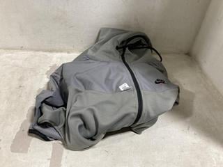 Lot 887  
            Chesterfield SR45 - Parcel Delivery Only 

                
NIKE AIR GREY TRACKSUIT HOODIE AND TRACKSUIT BOTTOMS BOTH SIZE SMALL (LOCATION: I3)