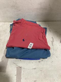 Lot 890  
            Chesterfield SR45 - Parcel Delivery Only 

                
3 X ASSORTED ADULTS CLOTHING ITEMS TO INCLUDE RED RALPH LAUREN MEDIUM T-SHIRT (LO...