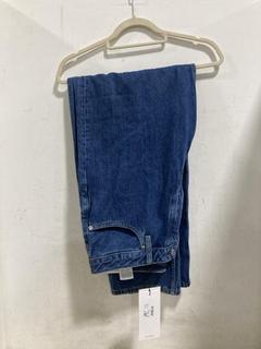 Lot 891  
            Chesterfield SR45 - Parcel Delivery Only 

                
CALVIN KLEIN JEANS 90S LOOSE FIT 32W (LOCATION: I3)