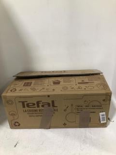Lot 961  
            Chesterfield SR45 - Parcel Delivery Only 

                
TEFAL COOKWARE TO INCLUDE TEFAL NON STICK SAUCEPAN (LOCATION: I6)