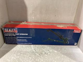 Lot 996  
            Chesterfield SR45 - Parcel Delivery Only 

                
SEALEY LS45OH HORIZONTAL FOOT OPERATED LOG SPLITTER (LOCATION: I7)