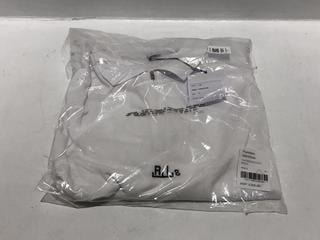 Lot 101  
            Chesterfield SR44 - Parcel Delivery Only 

                
RANDOM IDENTITIES OVERSIZED CUT POLO IN WHITE SIZE M - ORIGINAL RRP £205 (LOCATIO...