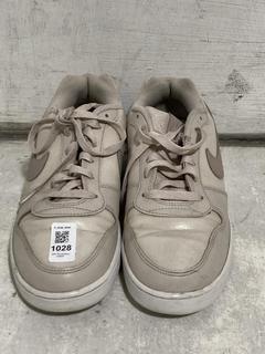 Lot 1028  
            Chesterfield SR44 - Parcel Delivery Only 

                
NIKE LEBRON LOW SNEAKERS IN BEIGE SIZE 7 UK (LOCATION: I1)