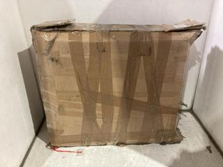 Lot 1067  
            Chesterfield SR44 - Parcel Delivery Only 

                
ATLANTIC GLOSS LAMP TABLE (LOCATION: I2)