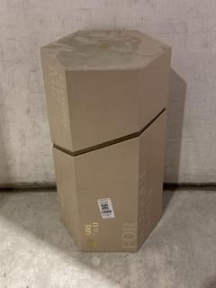 Lot 1069  
            Chesterfield SR44 - Parcel Delivery Only 

                
T3 AIRE 360 AIR STYLER ORIGINAL RRP Â£249 (LOCATION: I2)