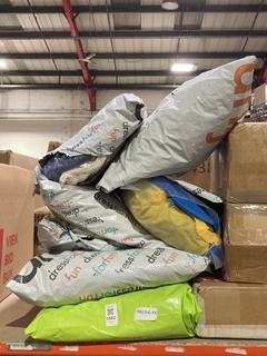 Lot 1082  
            Chesterfield SR44 - Parcel Delivery Only 

                
ASSORTED ITEMS TO INCLUDE TECTRAKE AIR INFLATABLE COSTUME IN RED AND BLUE (LOCATI...