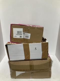 Lot 1124  
            Chesterfield SR44 - Parcel Delivery Only 

                
3 X ASSORTED ITEMS TO INCLUDE TECTAKE SHADE SAIL IN 5.4X5.4M IN GREY (LOCATION: I4)