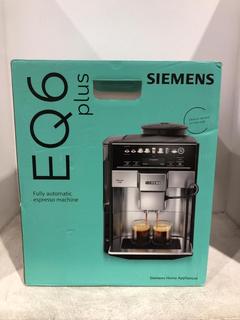 Lot 1154  
            Chesterfield SR44 - Parcel Delivery Only 

                
SIEMENS EQ 6 PLUS S300- MODEL NO- TE653M11GB- IN SILBER- ORIGINAL RRP £499 (LOCAT...