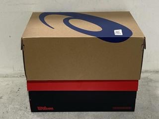 Lot 1241  
            Chesterfield SR44 - Parcel Delivery Only 

                
WILSON BRUSH PRO ACE TRAINERS IN NAVY UK SIZE 10 TO INCLUDE ASICS GEL-NIMBUS 27 T...