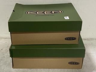 Lot 1242  
            Chesterfield SR44 - Parcel Delivery Only 

                
2 X KEEN ANCHORAGE BOOTS IN DARK EARTH/MULCH IN UK SIZES 8 & 12 (LOCATION: I8)