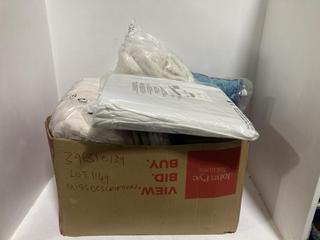Lot 1282  
            Chesterfield SR44 - Parcel Delivery Only 

                
BOX OF ASSORTED BEDDING TO INCLUDE KING SIZED BED SHEET IN WHITE (LOCATION: H1)