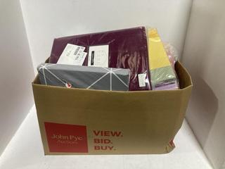 Lot 1287  
            Chesterfield SR44 - Parcel Delivery Only 

                
BOX OF ASSORTED BEDDING TO INCLUDE KING DUVET COVER IN PURPLE (LOCATION: H1)