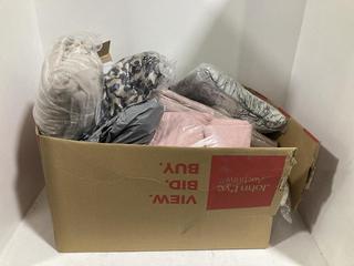 Lot 1289  
            Chesterfield SR44 - Parcel Delivery Only 

                
BOX OF ASSORTED ITEMS TO INCLUDE TOWEL IN BEIGE/WHITE (LOCATION: H2)