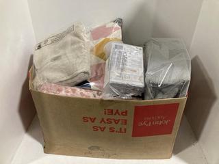 Lot 1291  
            Chesterfield SR44 - Parcel Delivery Only 

                
BOX OF ASSORTED ITEMS TO INCLUDE HARRY POTTER SOCKS IN RED (LOCATION: H2)