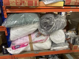 Lot 1296  
            Chesterfield SR44 - Parcel Delivery Only 

                
9 X ASSORTED BEDDING TO INCLUDE SILENTNIGHT ULTRABOUNCE 6 PILLOWS (LOCATION: H2)