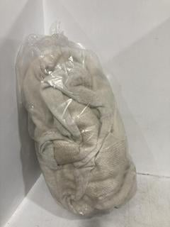 Lot 1308  
            Chesterfield SR44 - Parcel Delivery Only 

                
LARGE RUG IN WHITE (LOCATION: H2) (NO CODE )