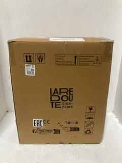 Lot 1316  
            Chesterfield SR44 - Parcel Delivery Only 

                
NEVEN TERRACOTTA AND RAFFIA TABLE LAMP IN WHITE/NATURAL ORIGINAL RRP- £169.99 (GL...