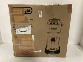 Lot 1351  
            Chesterfield SR44 - Parcel Delivery Only 

                
DELONGHI ESPRESSO MACHINE MODEL: EC685.M EX4 ORIGINAL RRP- £149 (LOCATION: H4)