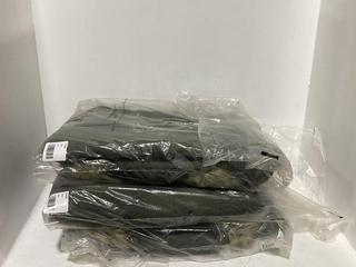 Lot 1363  
            Chesterfield SR44 - Parcel Delivery Only 

                
3 X PADDED COAT IN KHAKI SIZE UK 8 (LOCATION: H5)