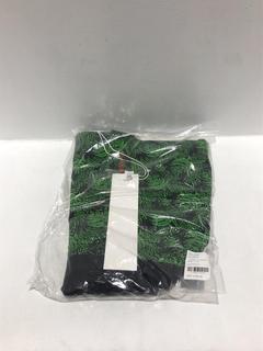 Lot 137  
            Chesterfield SR44 - Parcel Delivery Only 

                
SSENSE WORKS JEREMY O HARRIS PRINT TOTE IN BLACK/GREEN - ORIGINAL RRP £285 (LOCAT...