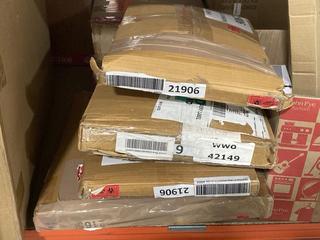 Lot 1385  
            Chesterfield SR44 - Parcel Delivery Only 

                
4 X ASSORTED ITEMS TO INCLUDE 3X BELIANI CUSHIONS (LOCATION: H5)