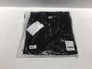 Lot 140  
            Chesterfield SR44 - Parcel Delivery Only 

                
RANDOM IDENTITIES OVERSIZED POLO IN BLACK SIZE M - ORIGINAL RRP £205 (LOCATION: L6)