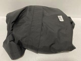 Lot 1420  
            Chesterfield SR44 - Parcel Delivery Only 

                
HELLY HANSEN JACKET IN REGULAR SIZE 2XL IN BLACK (LOCATION: H7)