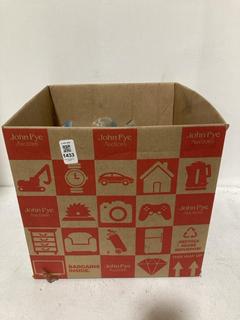 Lot 1433  
            Chesterfield SR44 - Parcel Delivery Only 

                
BOX OF ASSORTED KIDS SPEEDOS TO INCLUDE SWIMMING SHORTS IN BLACK 13-14YRS (LOCATI...