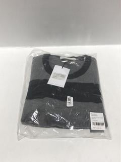 Lot 144  
            Chesterfield SR44 - Parcel Delivery Only 

                
RANDOM IDENTITIES MORSE CODE SHORT SLEEVE IN GREY/BLACK SIZE S UK - ORIGINAL RRP ...