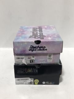 Lot 1453  
            Chesterfield SR44 - Parcel Delivery Only 

                
SKECHERS MAGICAL COLLECTION SHOES IN PINK UK SIZE 12 TO INCLUDE SKECHERS LIGHTS T...