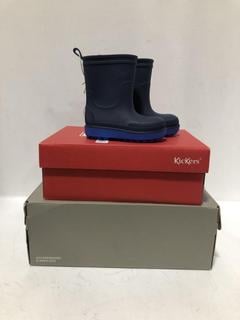 Lot 1457  
            Chesterfield SR44 - Parcel Delivery Only 

                
3 X ASSORTED KIDS SHOES TO INCLUDE PLAYHOUSE WELLIES IN BLUE UK SIZE 4 (LOCATION:...