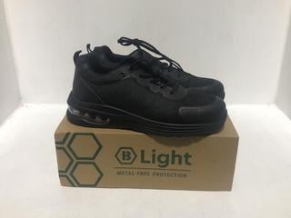 Lot 1461  
            Chesterfield SR44 - Parcel Delivery Only 

                
BLACKROCK FLUX CF4010 TRAINERS IN BLACK UK SIZE 10 (LOCATION: H8)