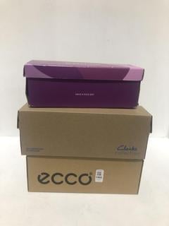 Lot 1466  
            Chesterfield SR44 - Parcel Delivery Only 

                
3 X ASSORTED ADULTS SHOES TO INCLUDE GIOSEPPO NAVASSA FLAT SANDALS IN GOLD UK SIZ...