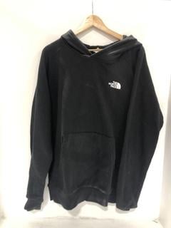 Lot 1504  
            Chesterfield SR44 - Parcel Delivery Only 

                
THE NORTH FACE CLASSIC HOODIE BLACK UK SIZE XL (LOCATION: G1)