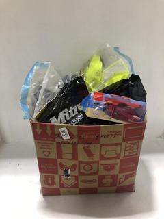 Lot 1511  
            Chesterfield SR44 - Parcel Delivery Only 

                
BOX OF ASSORTED SPORTS ITEMS TO INCLUDE SPEEDO INFANT SPOT GOGGLES IN PINK - SIZE...