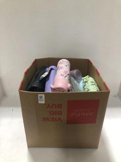 Lot 1512  
            Chesterfield SR44 - Parcel Delivery Only 

                
BOX OF ASSORTED BOTTLES/FLASKS TO INCLUDE ION KOALA BOTTLE IN PINK (LOCATION: G1)