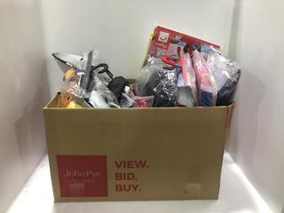 Lot 1513  
            Chesterfield SR44 - Parcel Delivery Only 

                
BOX OF ASSORTED FANCY DRESS COSTUMES TO INCLUDE PRINCESS SNOW WHITE COSTUME - SIZ...