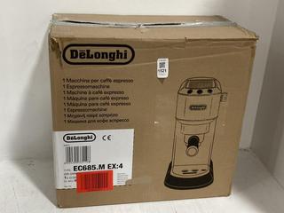 Lot 1521  
            Chesterfield SR44 - Parcel Delivery Only 

                
DEDICA ARTE ESPRESSO MACHINE - ORIGINAL RRP £195 (LOCATION: G2)