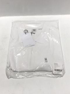 Lot 152  
            Chesterfield SR44 - Parcel Delivery Only 

                
RANDOM IDENTITIES OVERSIZED CUT POLO IN WHITE SIZE M - ORIGINAL RRP £205 (LOCATIO...
