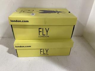 Lot 1536  
            Chesterfield SR44 - Parcel Delivery Only 

                
FLY LONDON MOCH RUG SHOES IN RED UK SIZE 5 TO INCLUDE FLY LONDON SALV RUG BOOTS I...