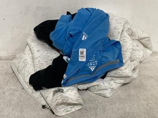 Lot 1562  
            Chesterfield SR44 - Parcel Delivery Only 

                
2X ASSORTED FITNESS ITEMS TO INCLUDE - SIZE 16 UK BLUE ADIDAS SHORT SLEEVE TOP - ...