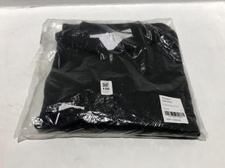 Lot 156  
            Chesterfield SR44 - Parcel Delivery Only 

                
RANDOM IDENTITIES OVERSIZED POLO IN BLACK SIZE M - ORIGINAL RRP £205 (LOCATION: L6)