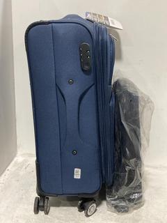 Lot 1577  
            Chesterfield SR44 - Parcel Delivery Only 

                
ORMI NAVY BLUE SUITCASE TO INCLUDE 25L AMERICAN TOURISTER LAPT. BACKPACK 15.6" IN...