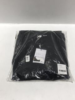 Lot 161  
            Chesterfield SR44 - Parcel Delivery Only 

                
RANDOM IDENTITIES OVERSIZED POLO IN BLACK SIZE M - ORIGINAL RRP £205 (LOCATION: L6)