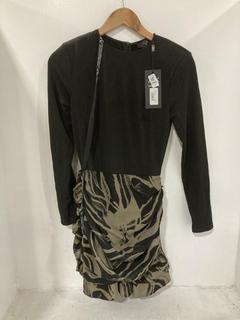 Lot 1642  
            Chesterfield SR44 - Parcel Delivery Only 

                
AX PARIS DRESS IN BLACK SIZE 10 (LOCATION: G5)