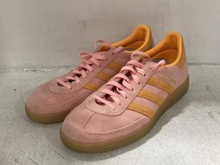 Lot 1645  
            Chesterfield SR44 - Parcel Delivery Only 

                
ADIDAS TRAINERS IN PINK/ORNAGE UK SIZE 6.5 (LOCATION: G5)