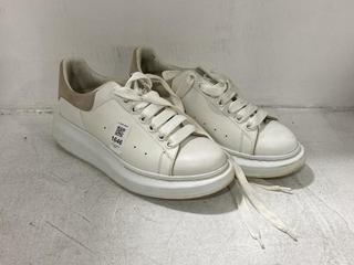 Lot 1646  
            Chesterfield SR44 - Parcel Delivery Only 

                
ALEXANDER MCQUEEN PLATFORM TRAINERS IN WHITE UK SIZE 6.5 - ORIGINAL RRP £360(LOCA...