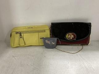 Lot 1649  
            Chesterfield SR44 - Parcel Delivery Only 

                
3 X ASSORTED ITEMS TO INCLUDE WINE RED/BLACK/GOLD PURSE (LOCATION: G5)